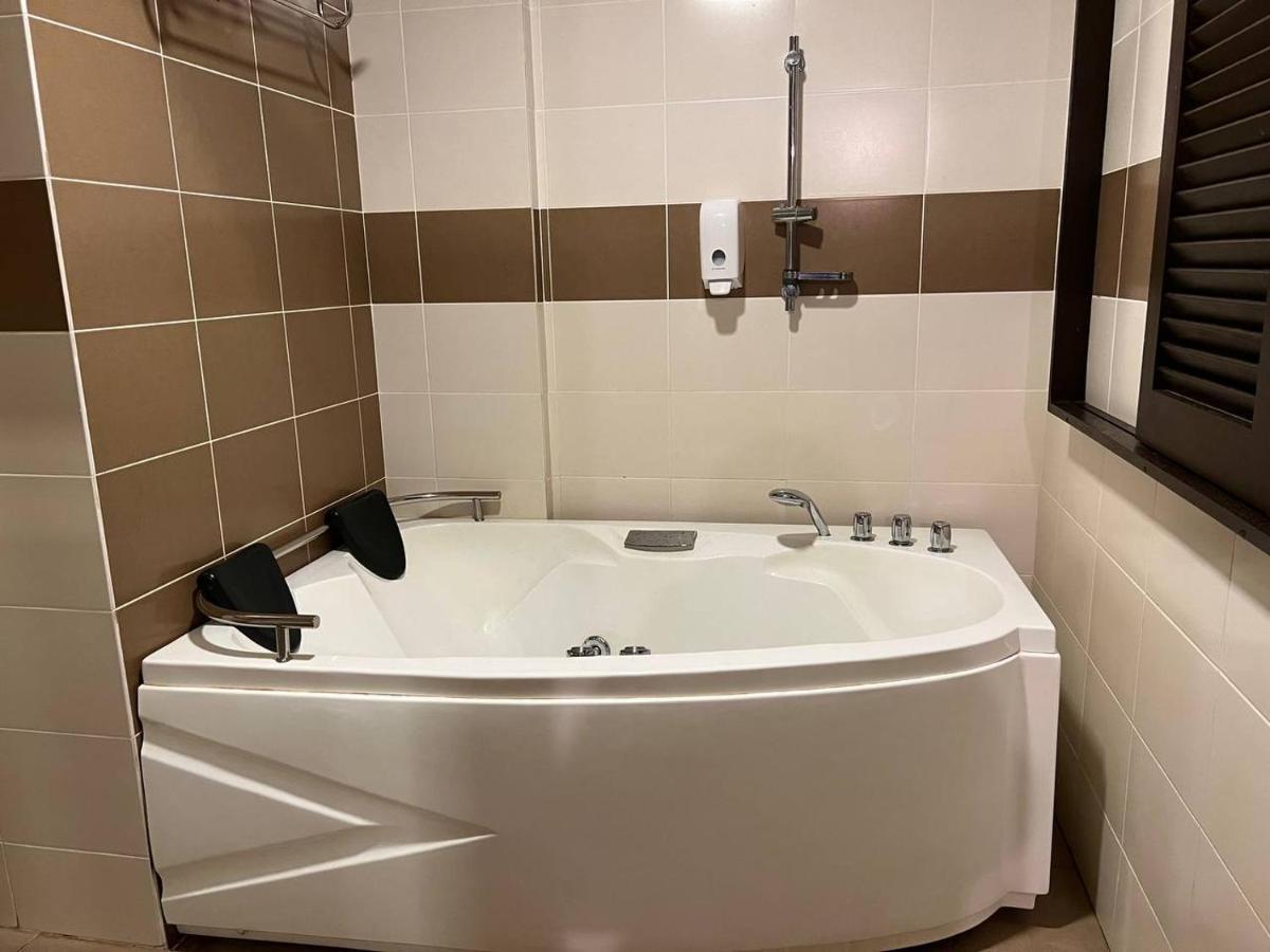 Homestay Melaka B Lagoon Studio Apartment Free Waterpark Tickets Kampong Bukit Beruang Extérieur photo